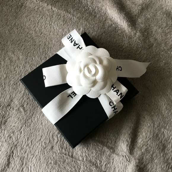 SOLD Chanel clip on earrings hoop crystal pearl - Picture 6 of 6